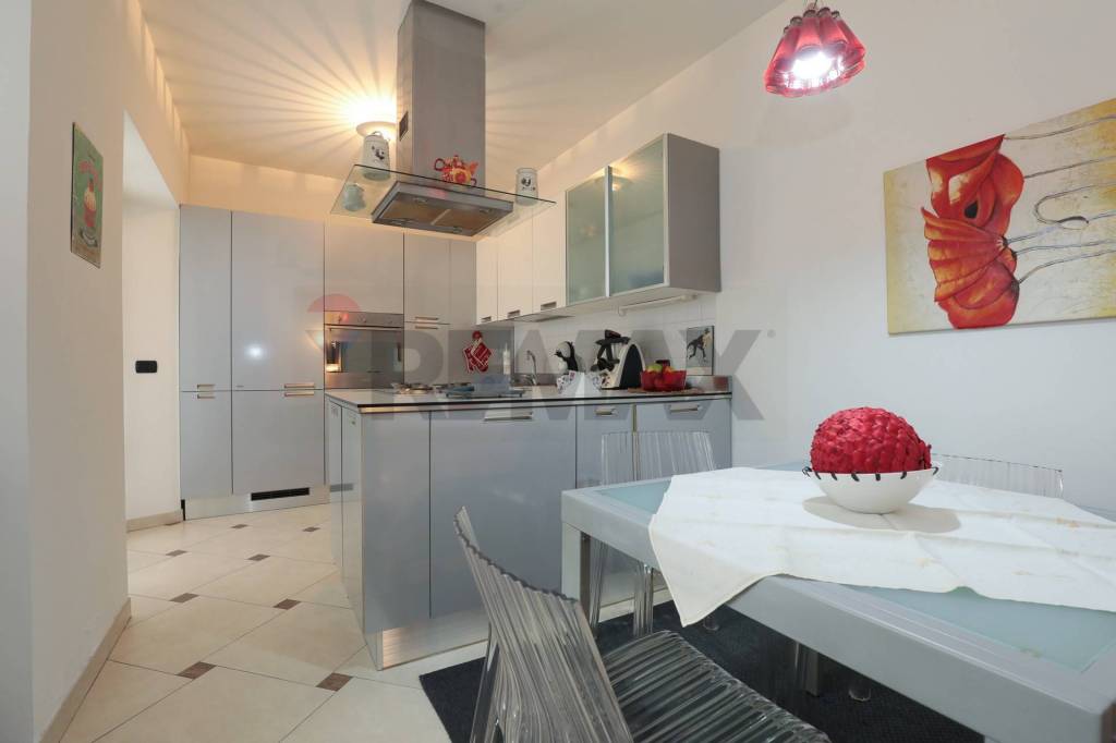 appartamento in vendita a Genova in zona Sestri Ponente