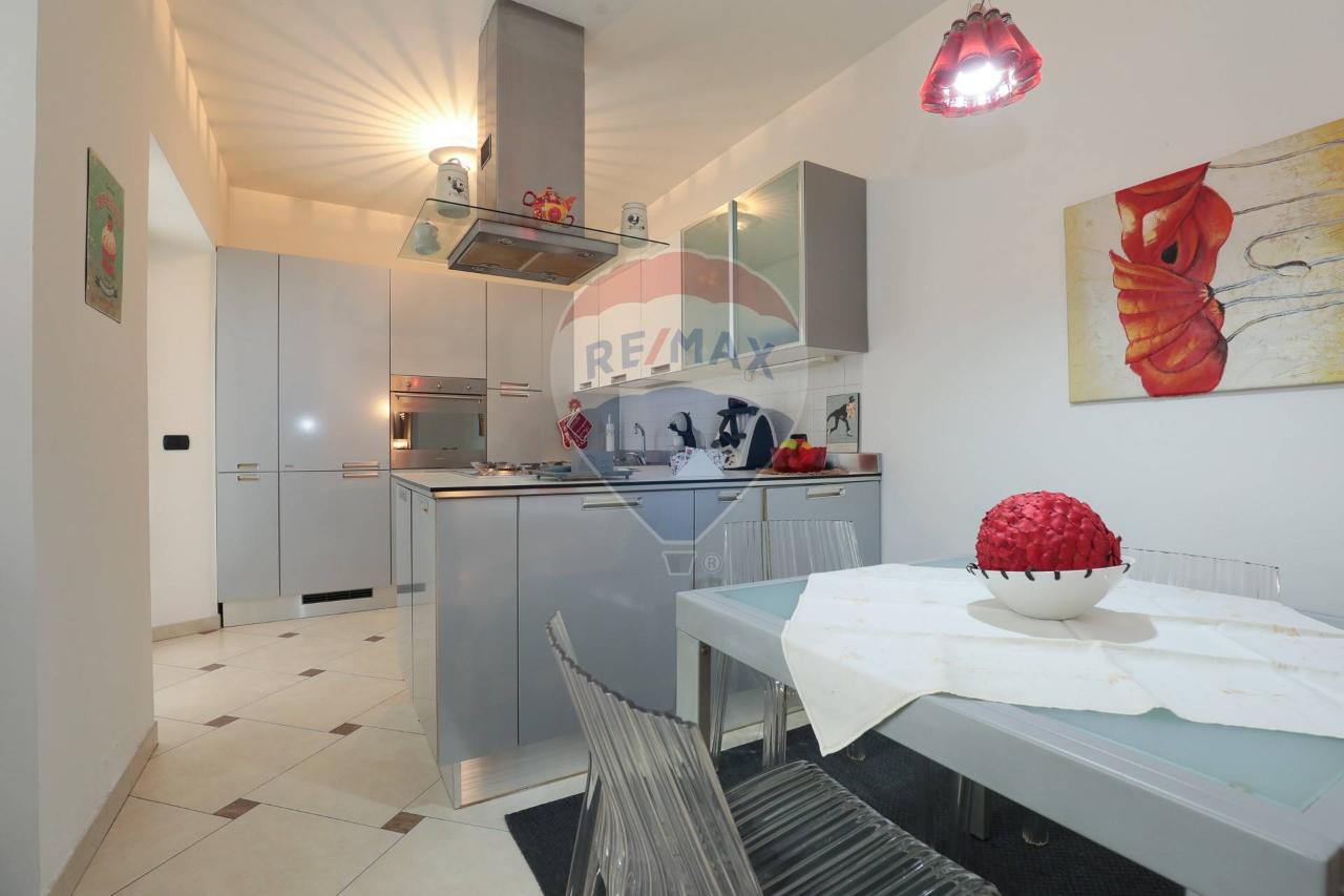 appartamento in vendita a Genova in zona Sestri Ponente