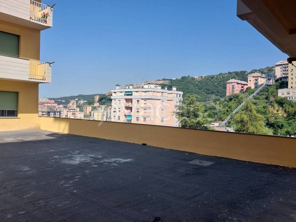 appartamento in vendita a Genova in zona Quezzi