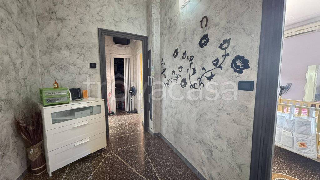 appartamento in vendita a Genova in zona Sestri Ponente