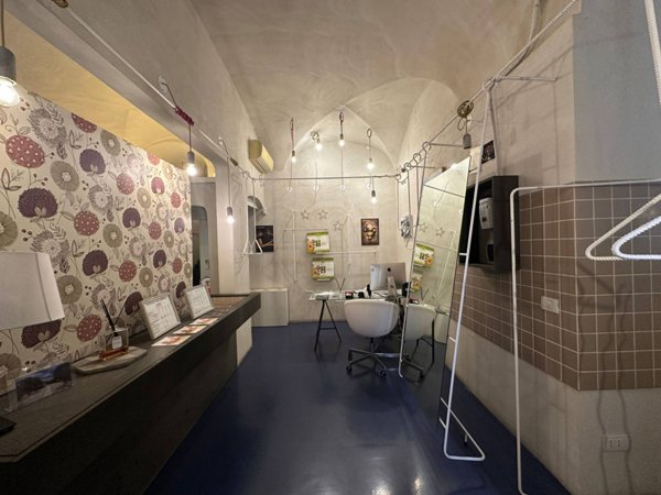 locale commerciale in vendita a Genova in zona Sottoripa / Maddalena / Molo