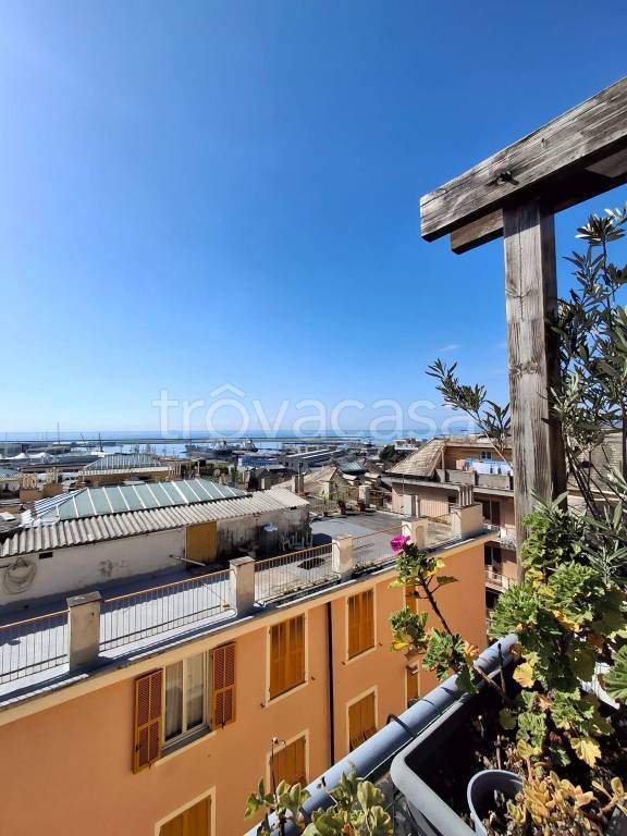 appartamento in vendita a Genova in zona Sestri Ponente