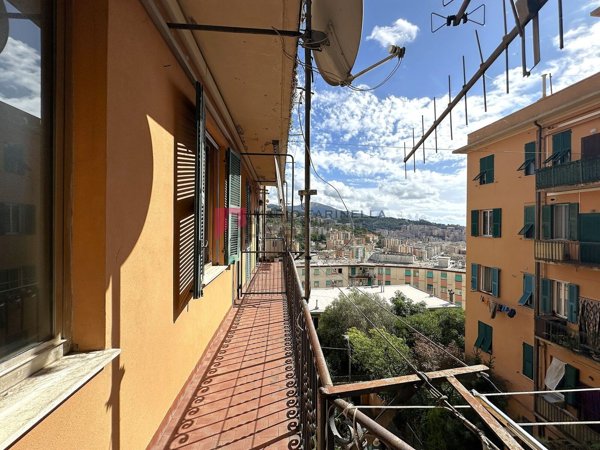 appartamento in vendita a Genova in zona Staglieno