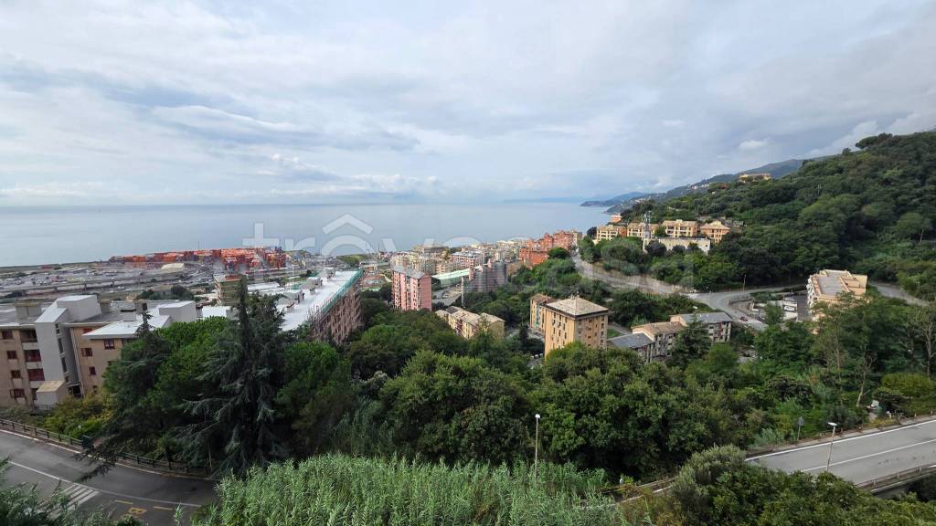 appartamento in vendita a Genova in zona Palmaro / Pra'