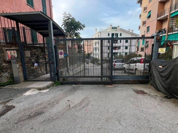 locale commerciale in vendita a Genova in zona Nervi
