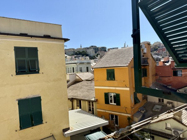 appartamento in vendita a Genova in zona Sottoripa / Maddalena / Molo