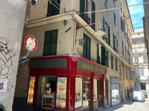 appartamento in vendita a Genova in zona Sottoripa / Maddalena / Molo