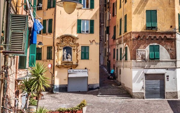 appartamento in vendita a Genova in zona Sottoripa / Maddalena / Molo