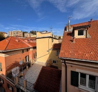 appartamento in vendita a Genova in zona Rivarolo