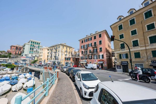 locale commerciale in vendita a Genova