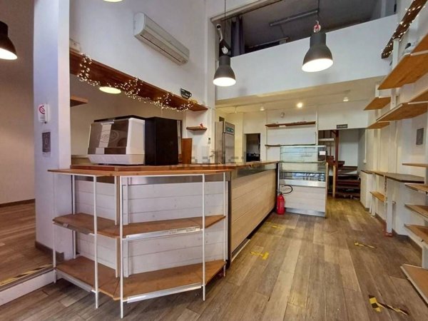 locale commerciale in vendita a Genova