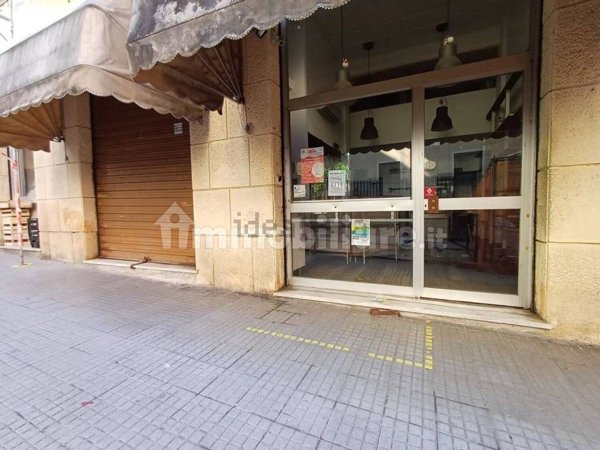 locale commerciale in vendita a Genova