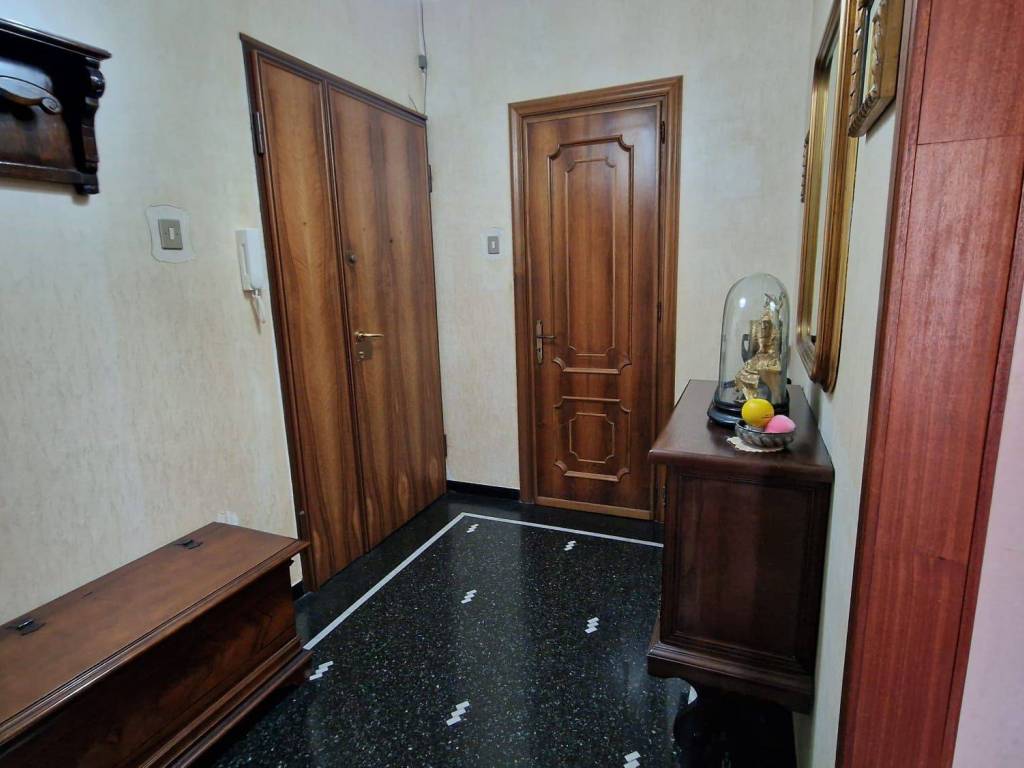 appartamento in vendita a Genova in zona Sestri Ponente