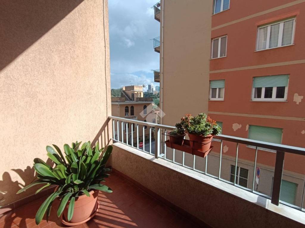 appartamento in vendita a Genova in zona Sestri Ponente