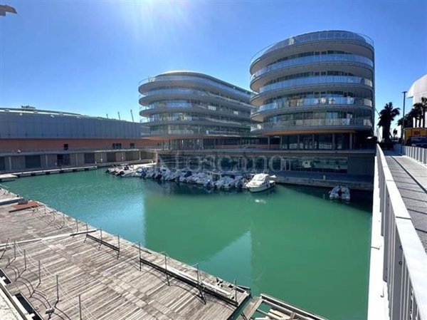 appartamento in vendita a Genova in zona Carignano