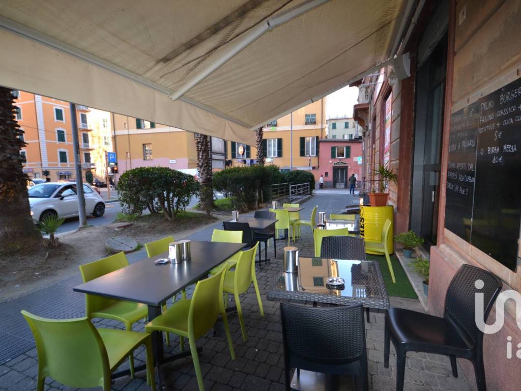 negozio in vendita a Genova in zona Sestri Ponente