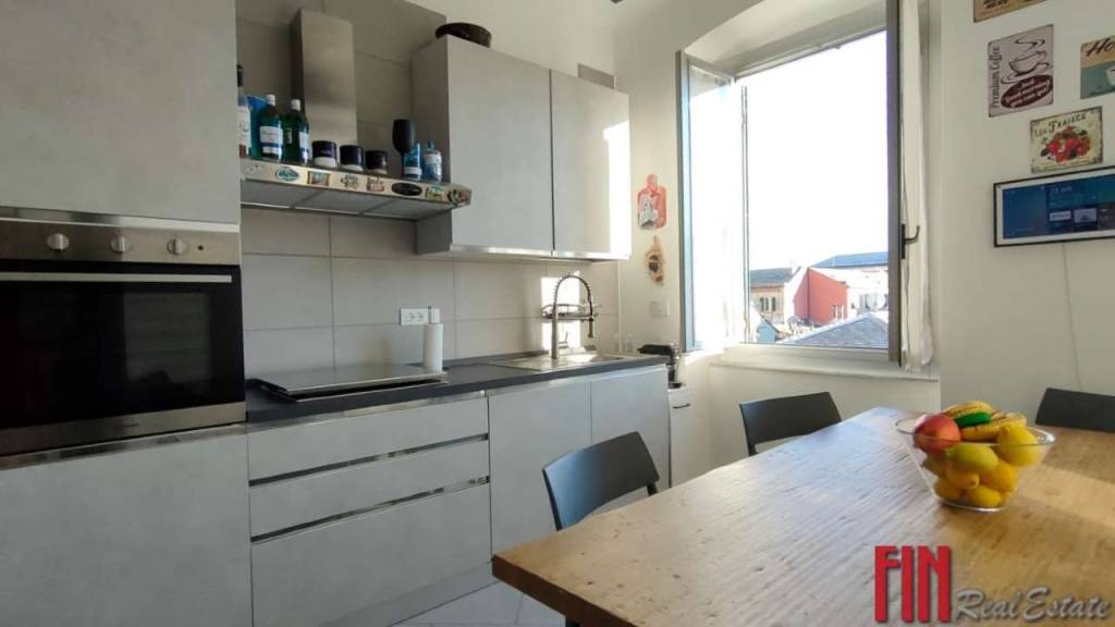 appartamento in vendita a Genova in zona Sestri Ponente