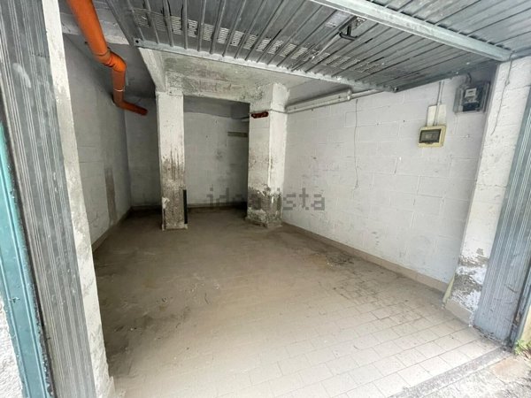 locale di sgombero in vendita a Genova in zona Bolzaneto