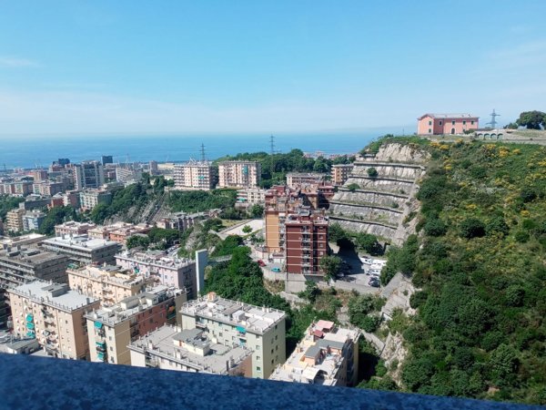 appartamento in vendita a Genova in zona Lagaccio / Granarolo