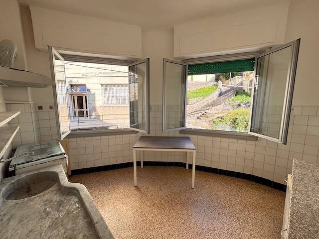 appartamento in vendita a Genova in zona Molassana