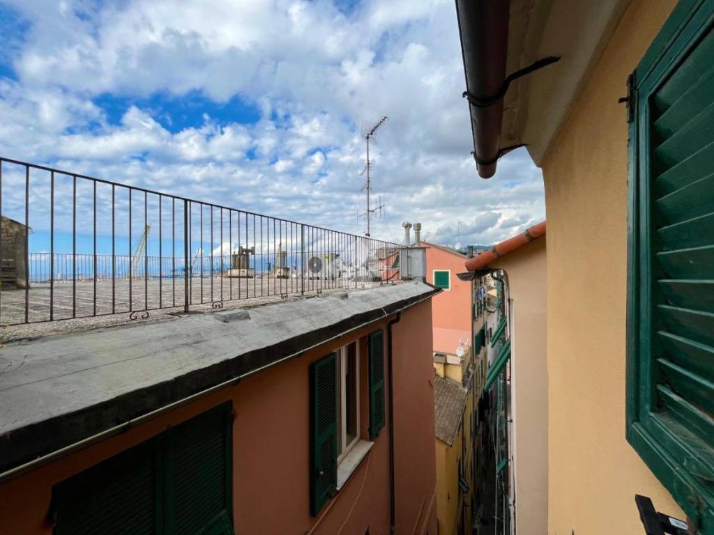 appartamento in vendita a Genova in zona Sottoripa / Maddalena / Molo