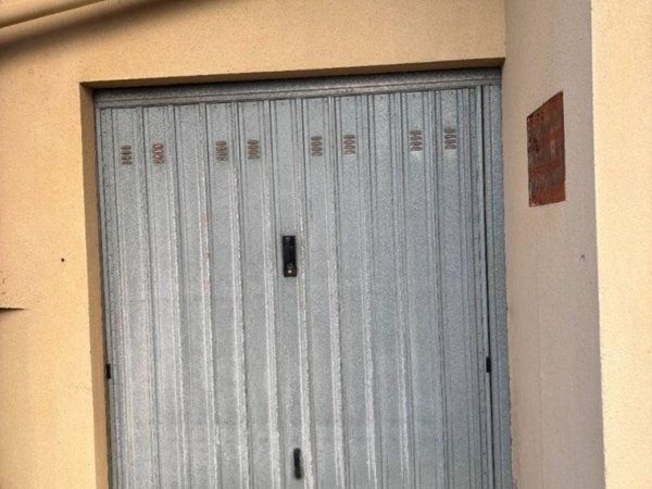 locale commerciale in vendita a Genova in zona Nervi