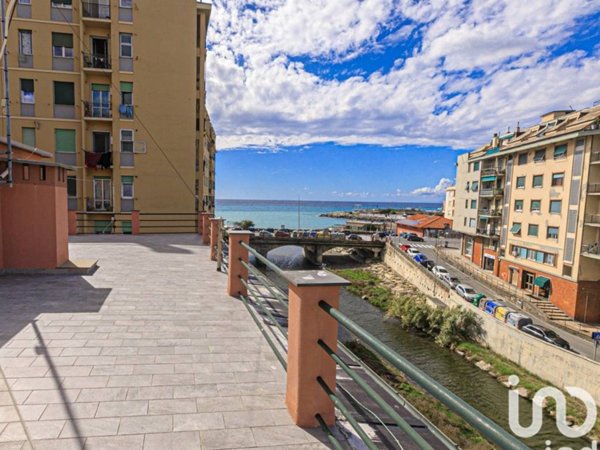 appartamento in vendita a Genova in zona Sturla