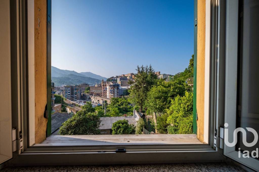 appartamento in vendita a Genova in zona Rivarolo