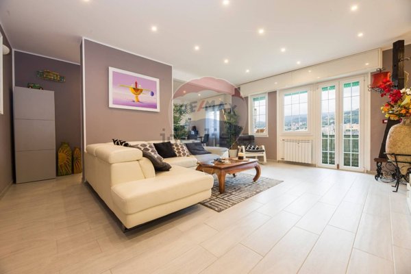 appartamento in vendita a Genova in zona Sestri Ponente