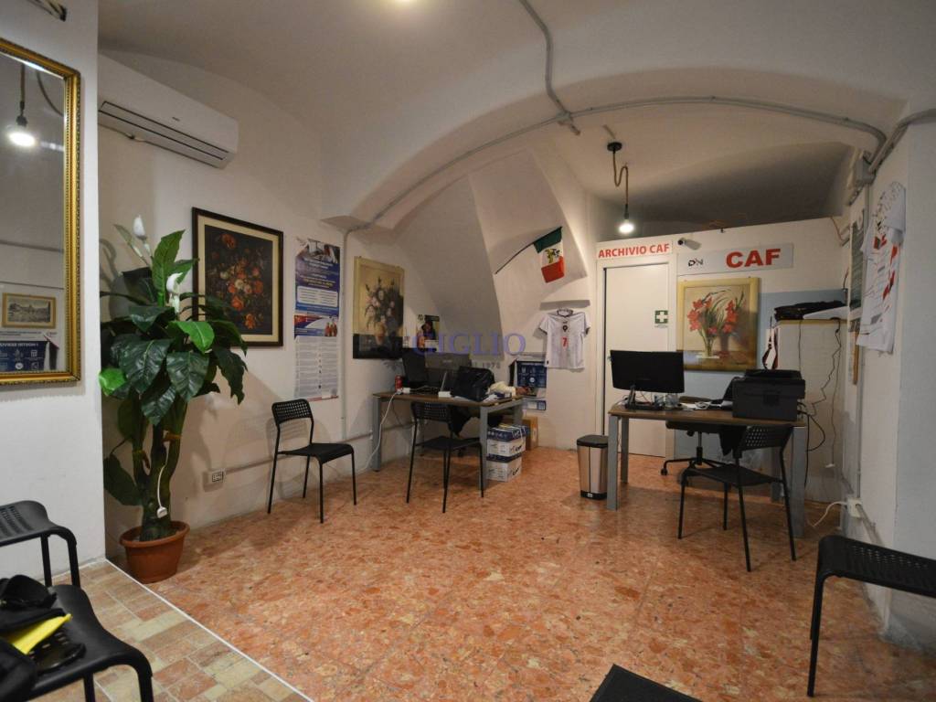 negozio in vendita a Genova in zona Sottoripa / Maddalena / Molo