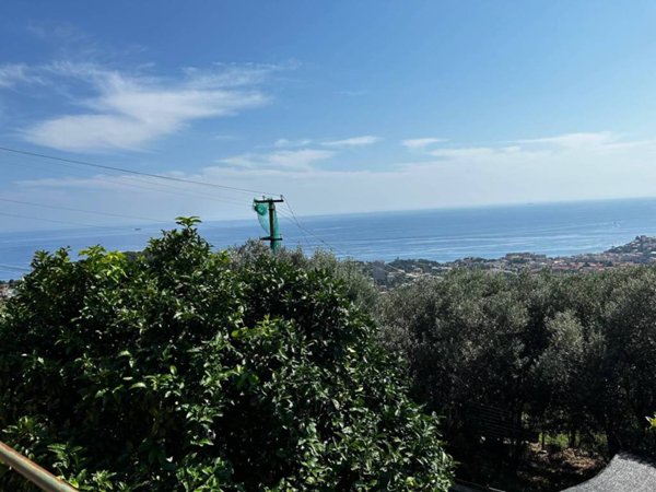 appartamento in vendita a Genova in zona Apparizione