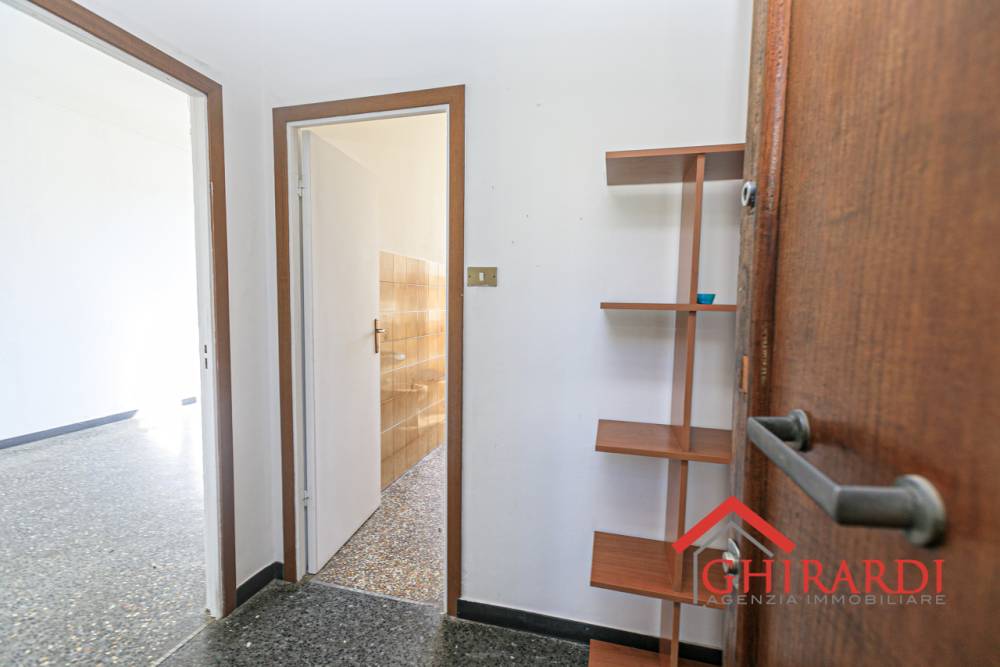 appartamento in vendita a Genova in zona Sestri Ponente