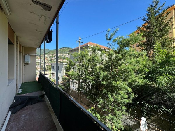 appartamento in vendita a Genova in zona Struppa