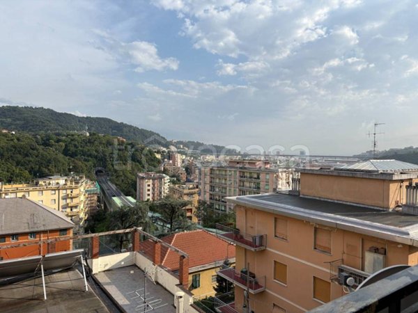 appartamento in vendita a Genova in zona Rivarolo