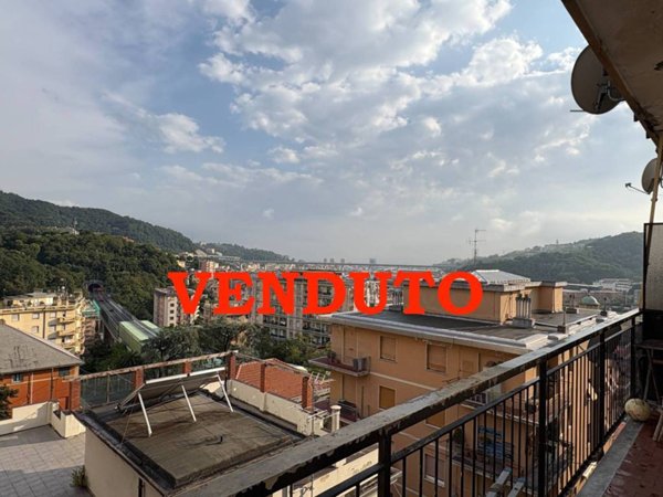 appartamento in vendita a Genova in zona Rivarolo