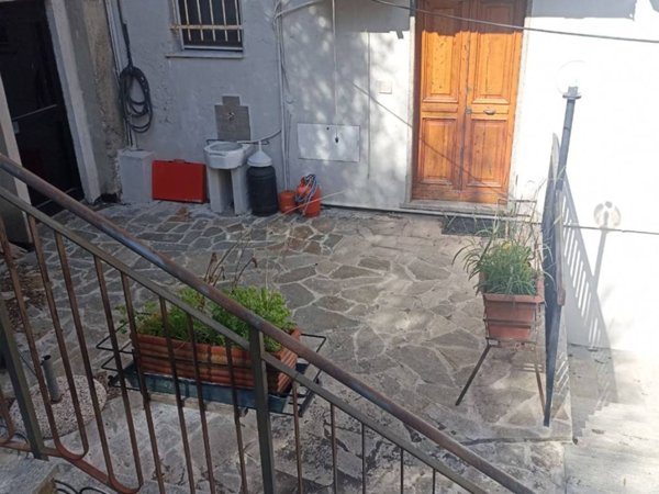 appartamento in vendita a Genova in zona Struppa