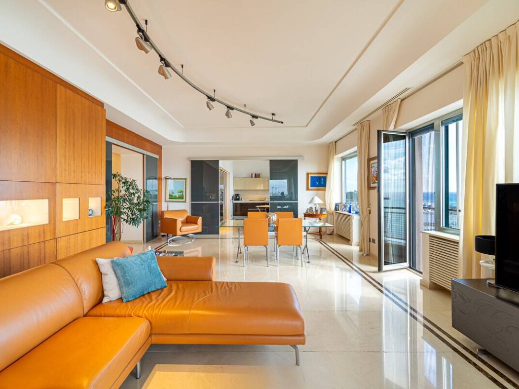 appartamento in vendita a Genova in zona Foce