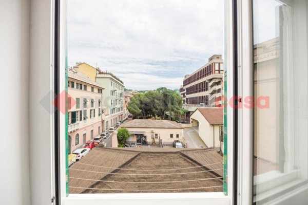 appartamento in vendita a Genova in zona Sestri Ponente