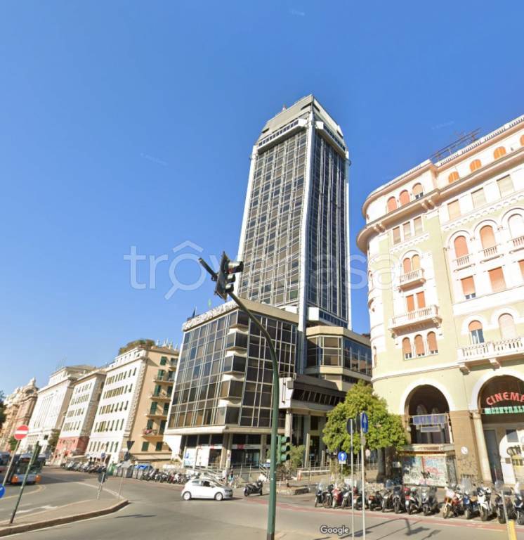 locale commerciale in vendita a Genova in zona San Vincenzo