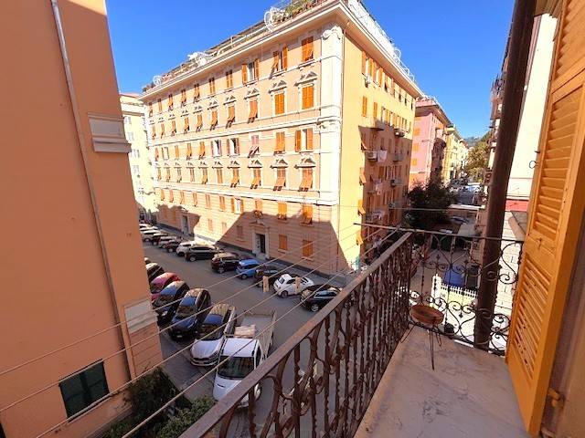 appartamento in vendita a Genova in zona Foce