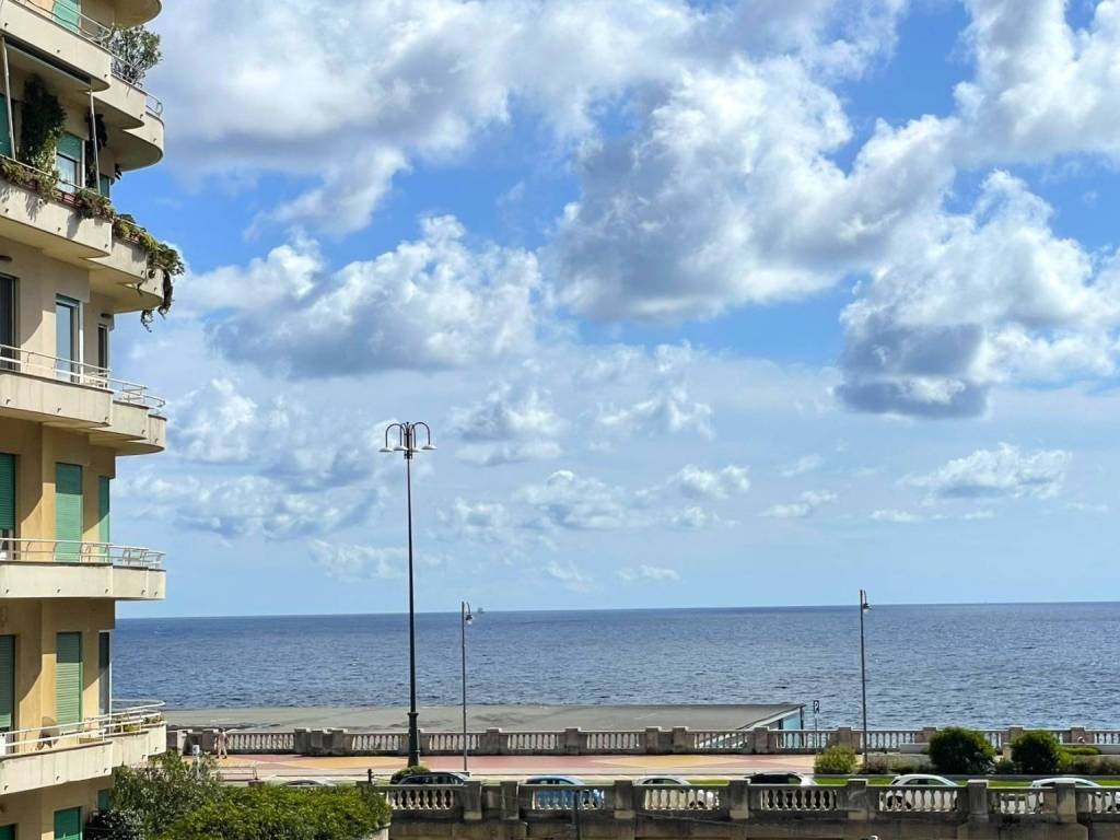 appartamento in vendita a Genova in zona Sturla