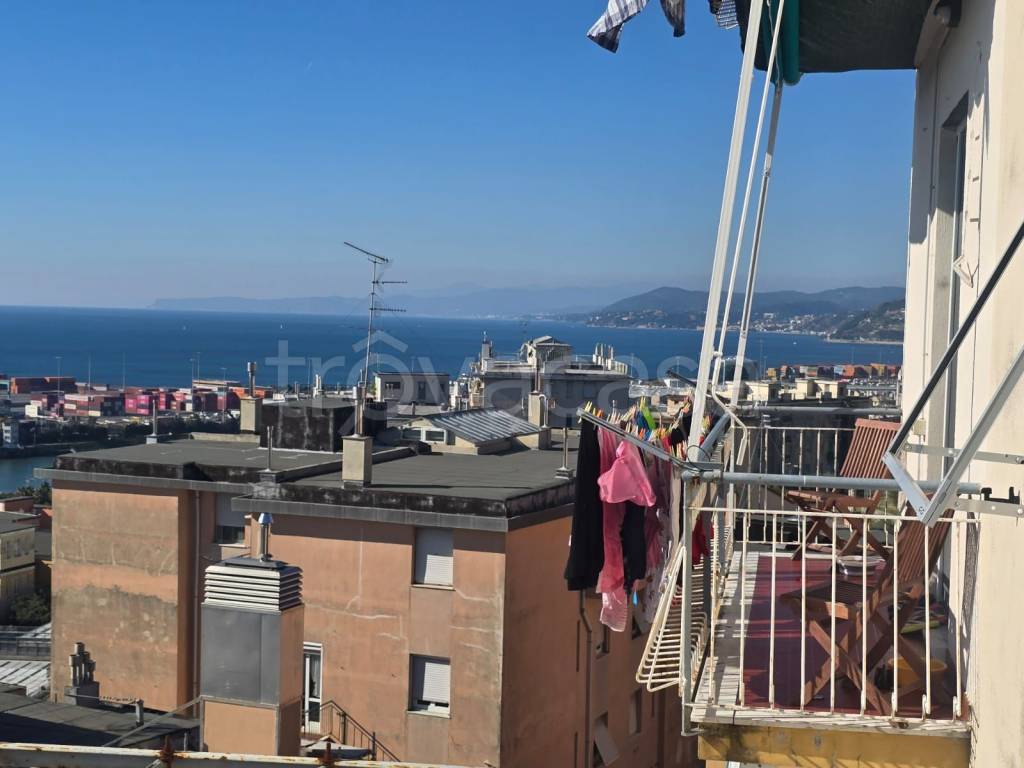 appartamento in vendita a Genova in zona Palmaro / Pra'