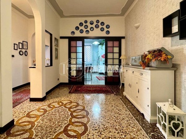 appartamento in vendita a Genova in zona Sestri Ponente