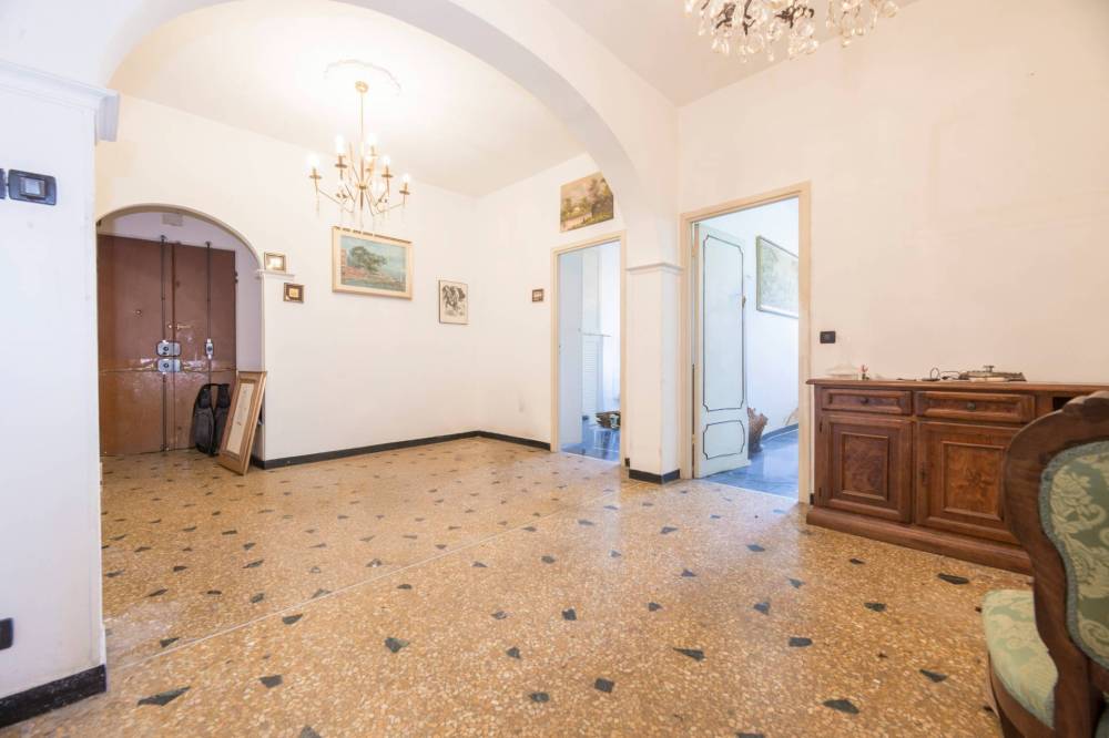 appartamento in vendita a Genova in zona Sottoripa / Maddalena / Molo