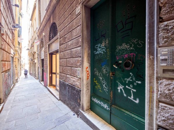 appartamento in vendita a Genova in zona Sottoripa / Maddalena / Molo