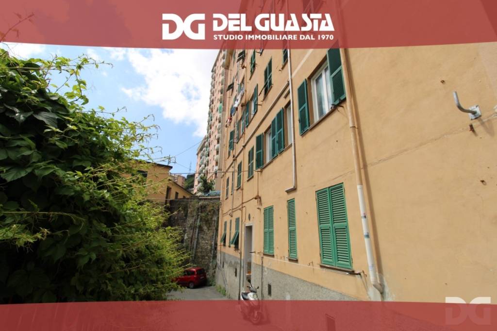 appartamento in vendita a Genova in zona Staglieno