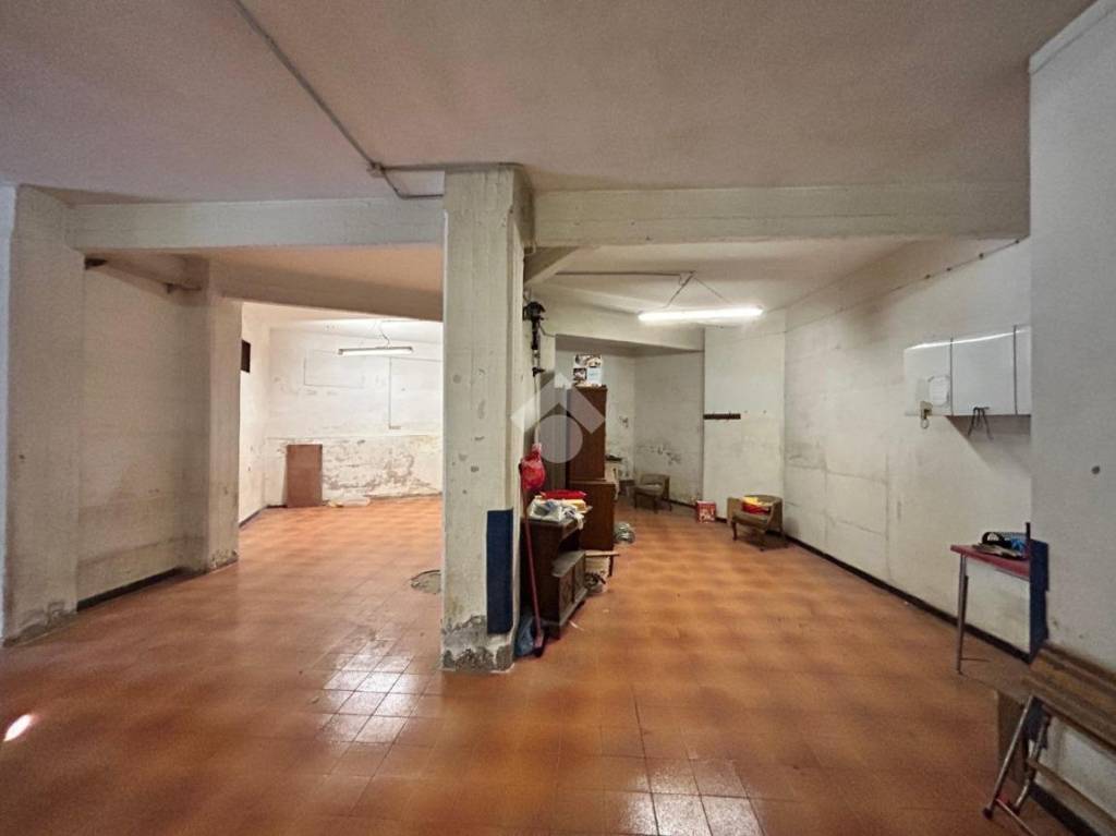 locale commerciale in vendita a Genova in zona Pontedecimo