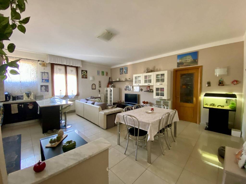 appartamento in vendita a Genova in zona Bolzaneto