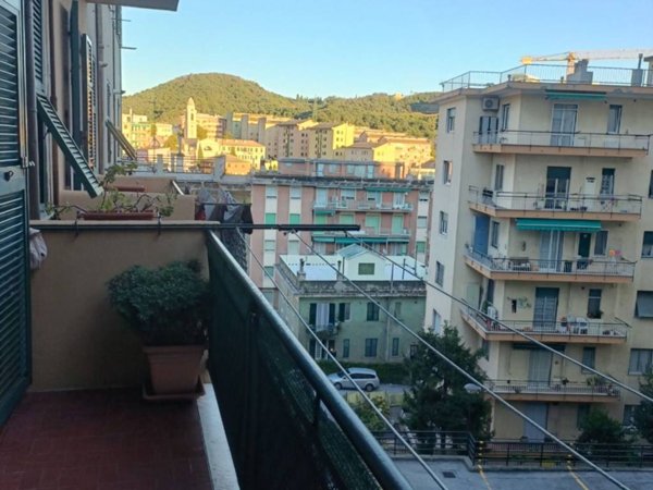 appartamento in vendita a Genova in zona Sestri Ponente
