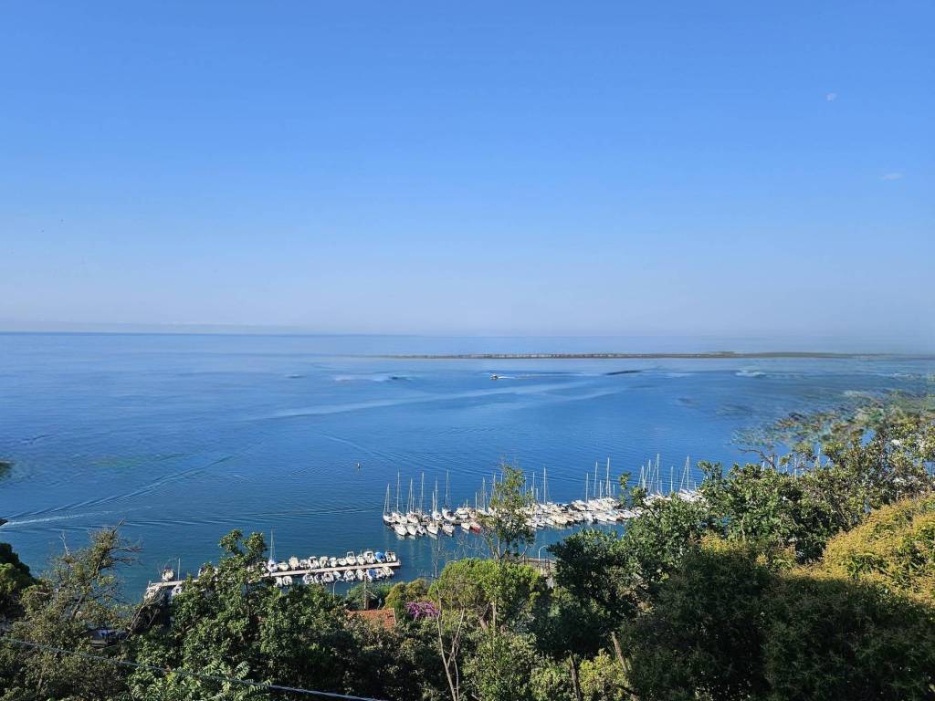appartamento in vendita a Genova in zona Pegli